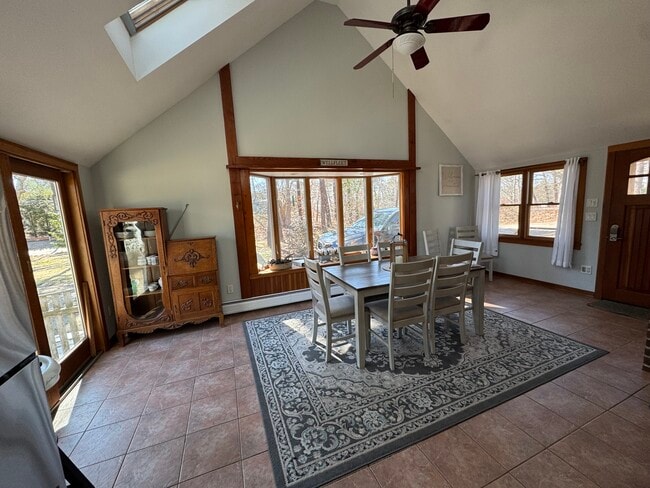 Building Photo - 10 Avery Ave