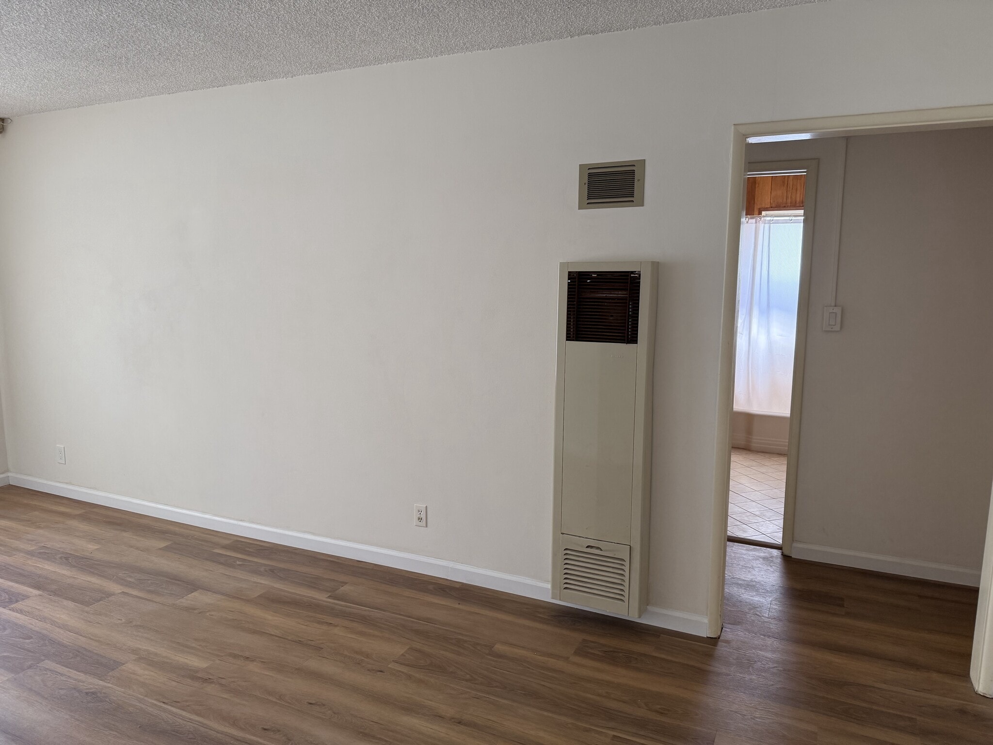 Building Photo - 330 E Fairview Ave