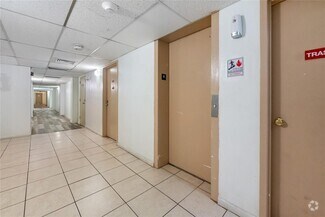 Building Photo - 4154 Inverrary Dr