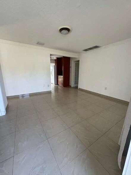 Building Photo - 4871 SW 24th Ave