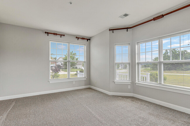 Building Photo - 4666 Sagewood Cir
