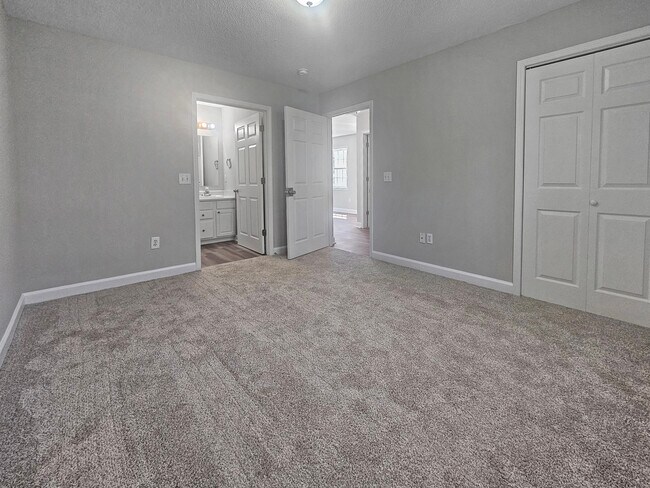 Building Photo - 5 Paris Creek Ct