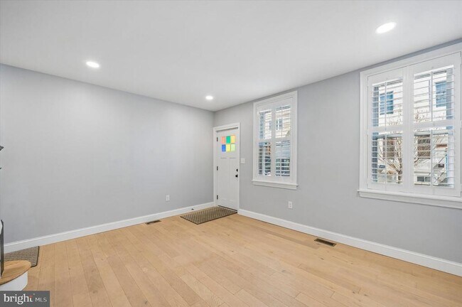 Building Photo - 4822 Ogle St