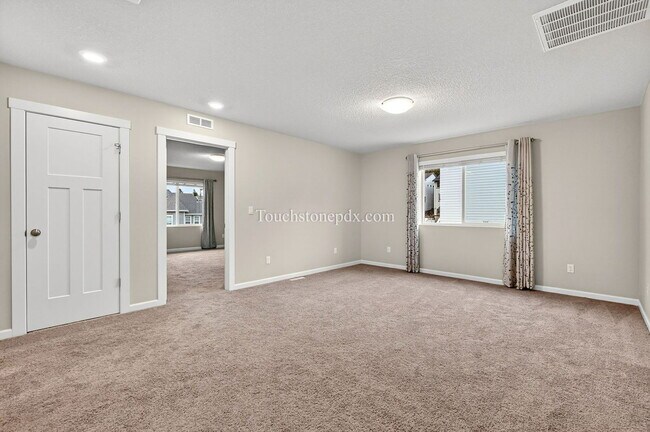 Building Photo - 11333 SE Courteous Ct