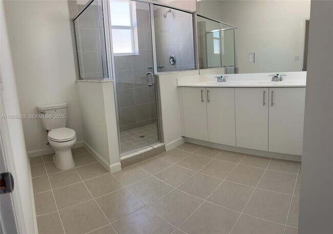 Building Photo - 2451 SE 28th St