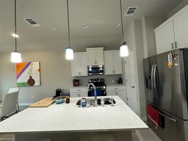 Building Photo - 441 Saturnia Dr