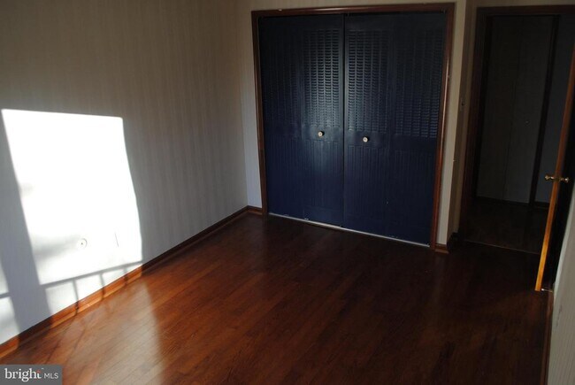 Building Photo - 316 Valley Forge Ct