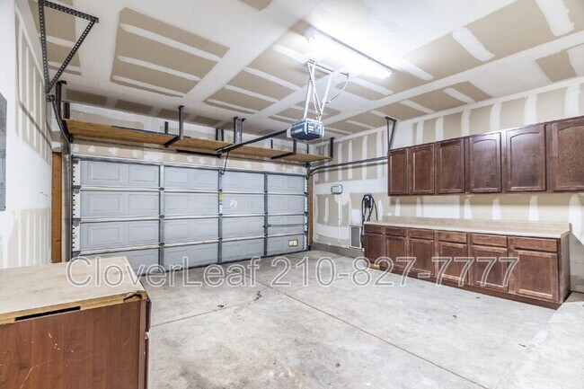 Building Photo - 6211 Big Bend Cove