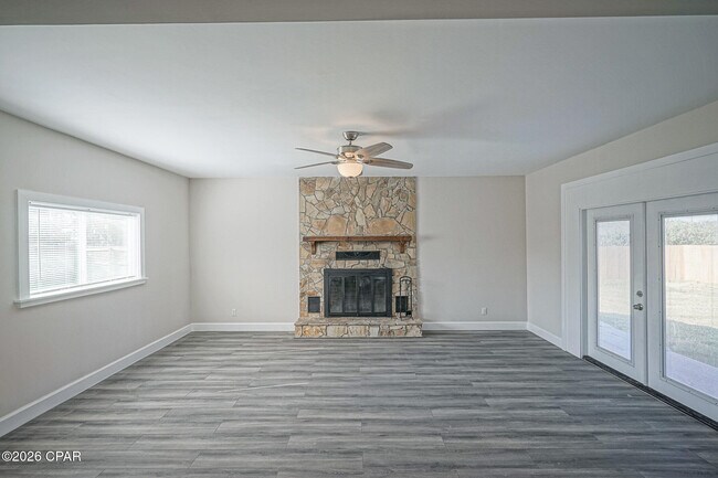 Building Photo - 410 S Star Ave