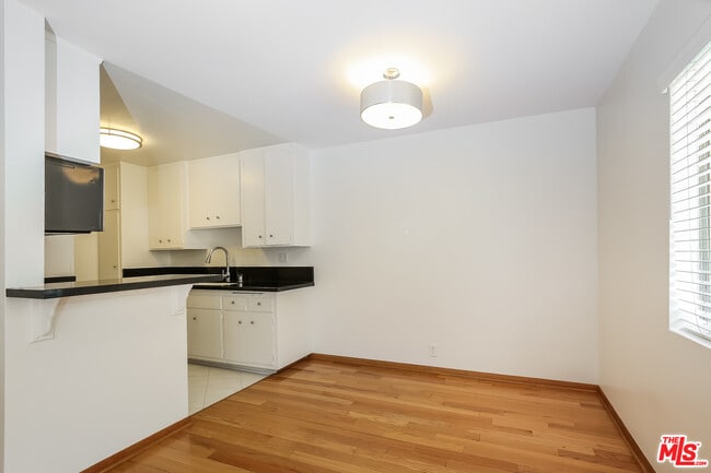 Building Photo - 1608 S Bentley Ave
