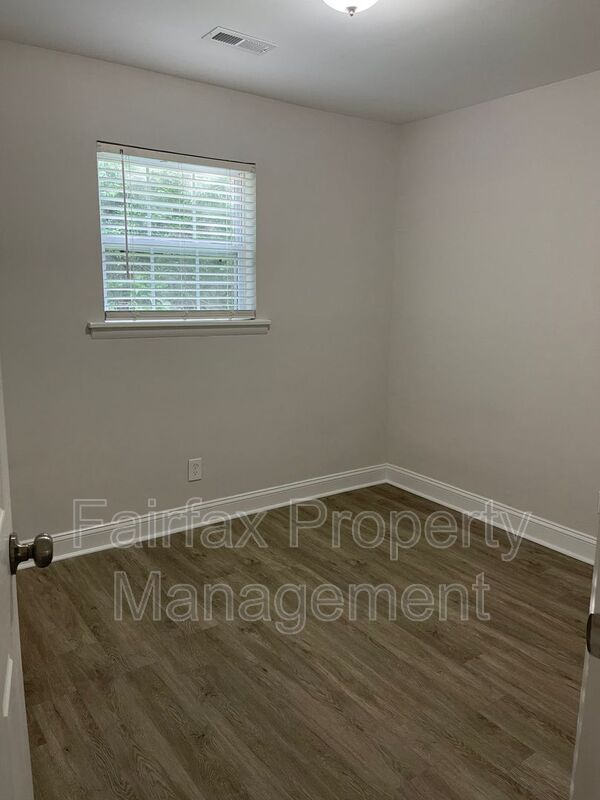 Building Photo - 1120 Elmo St