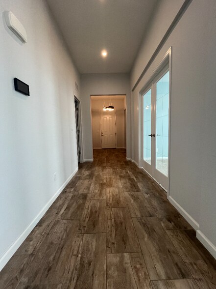 Building Photo - 1733 Pioneer Cir