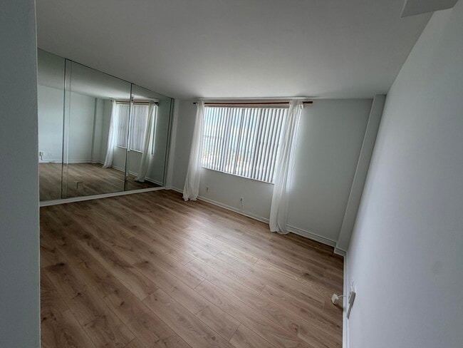 Building Photo - 9195 Collins Ave