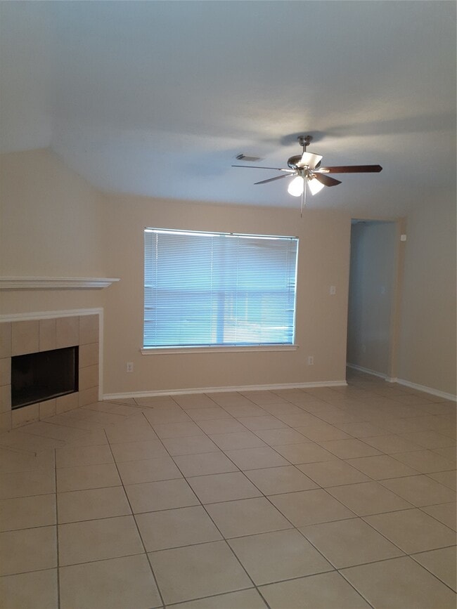 Building Photo - 16914 Great Oaks Glen Dr