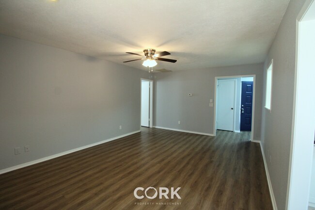 Building Photo - 708 Teal Pl