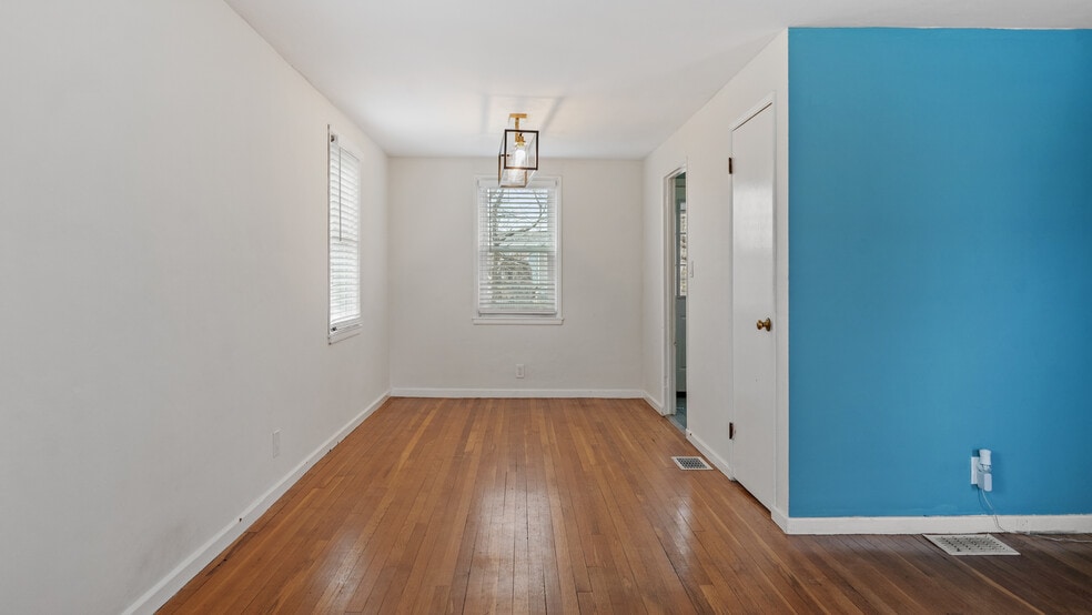 Building Photo - 7 Shangri La Ln