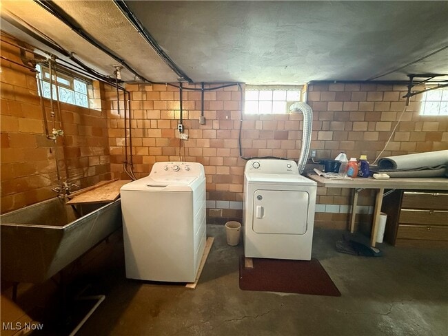 Building Photo - 3625 Rocky River Dr