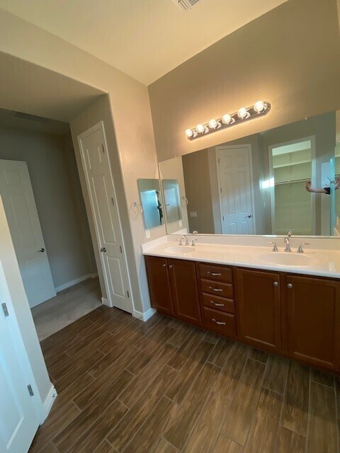 Building Photo - 10245 W Pinnacle Vista Dr
