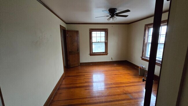 Building Photo - 32 Gebhart St