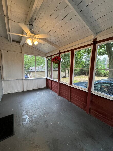 screened porch - 617 Delles Rd