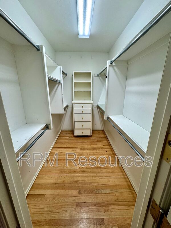 Building Photo - 6213 N Woodcreek Ct