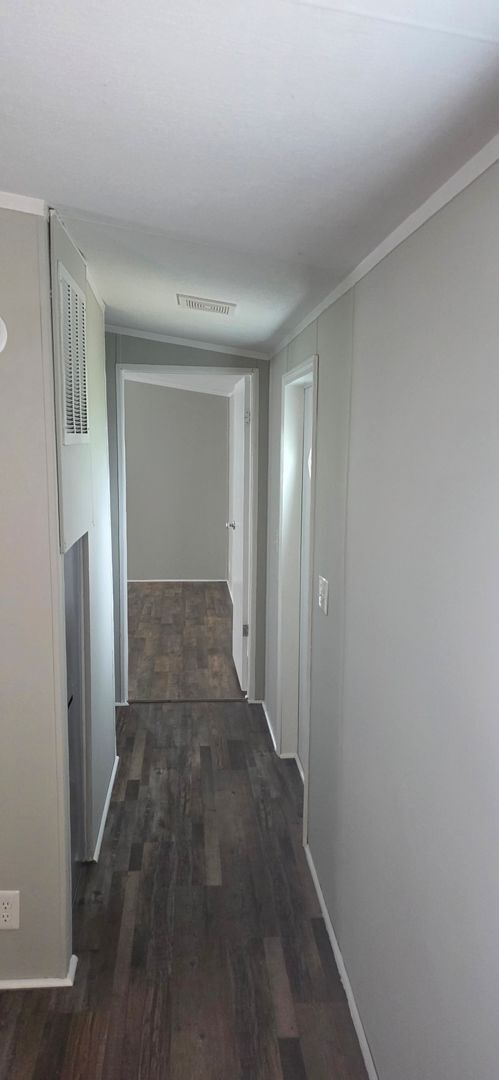 Building Photo - 3 Bed, 2 Bath Single Family