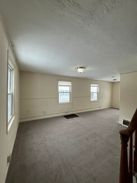 Building Photo - 725 S 30th St