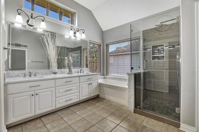 Building Photo - 3015 Newbrook Dr