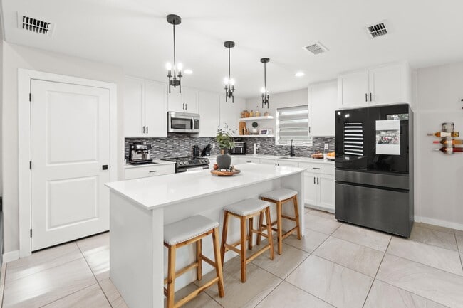 Building Photo - 5418 Travesia Ct