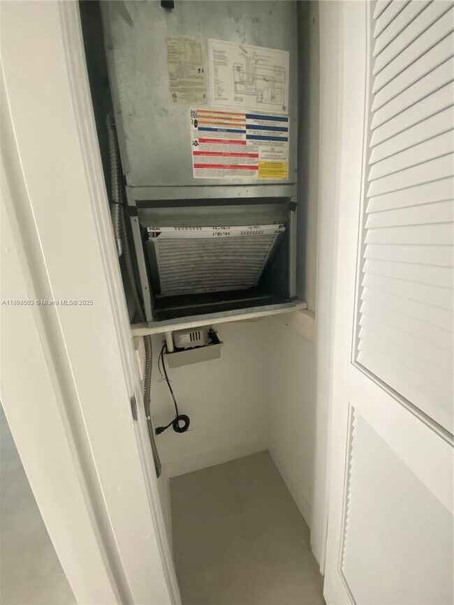 Building Photo - 2011 NE 167th St