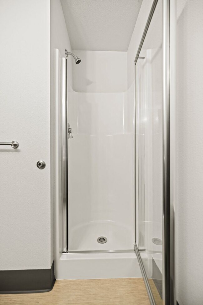 Building Photo - Available NOW!  1 bed 1 bath apartment