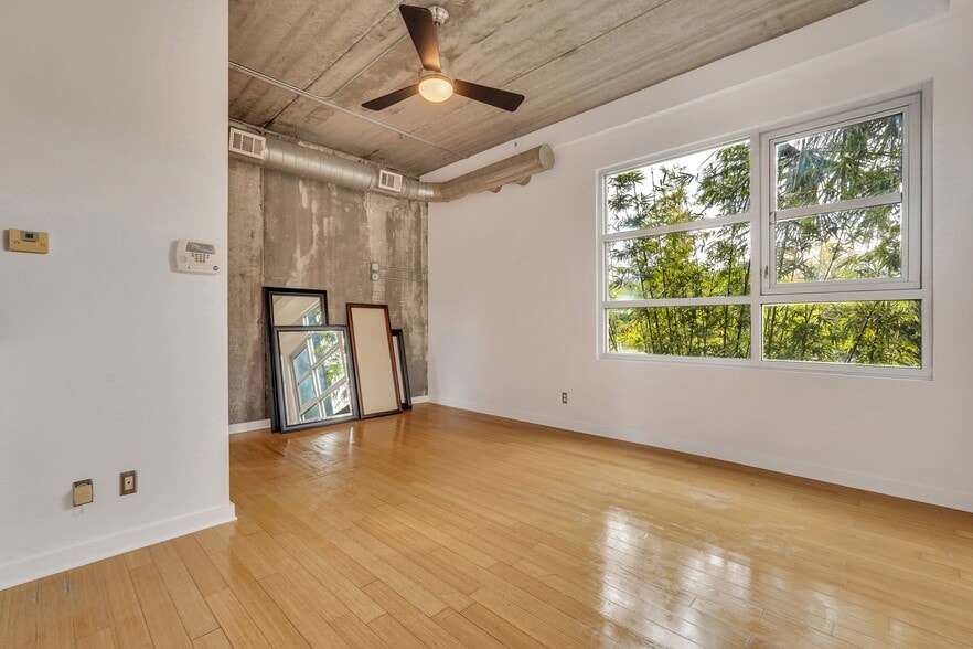 Main living room - 536 Selma St
