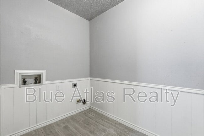 Building Photo - 3304 Big Horn Trail