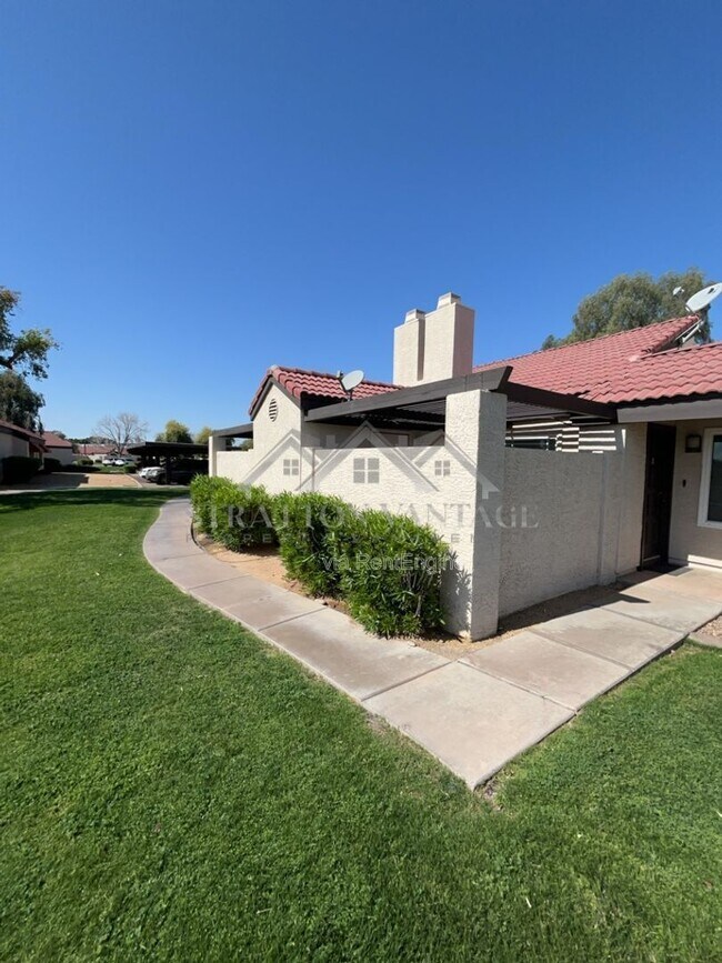 Building Photo - 911 S Siesta Ln