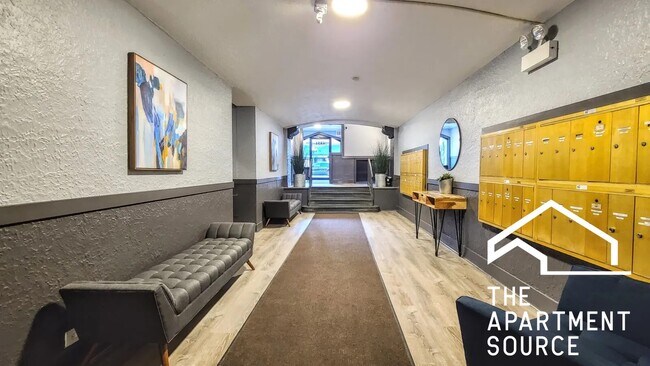 Building Photo - 4851 N Damen Ave