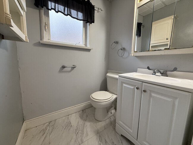 Building Photo - 1706 Mary St