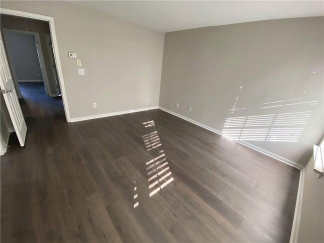 Building Photo - 2214 Landing Walk Dr