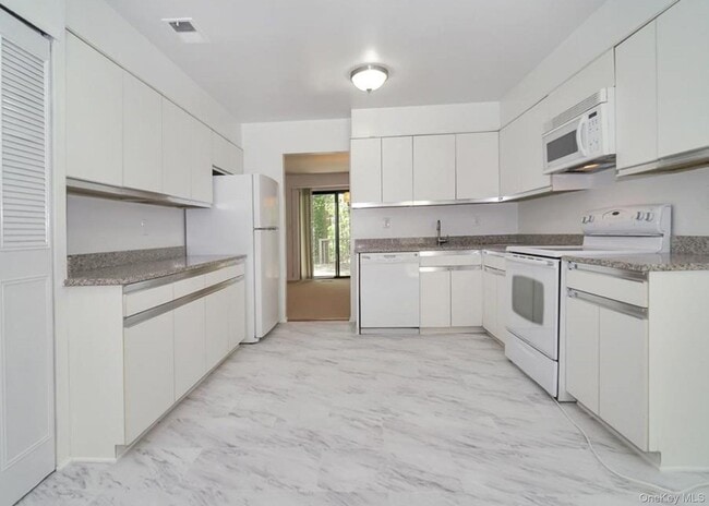 Building Photo - 277 Vista Dr