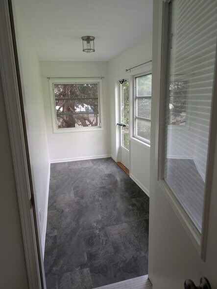 3 season room - 38 Ballard Ave