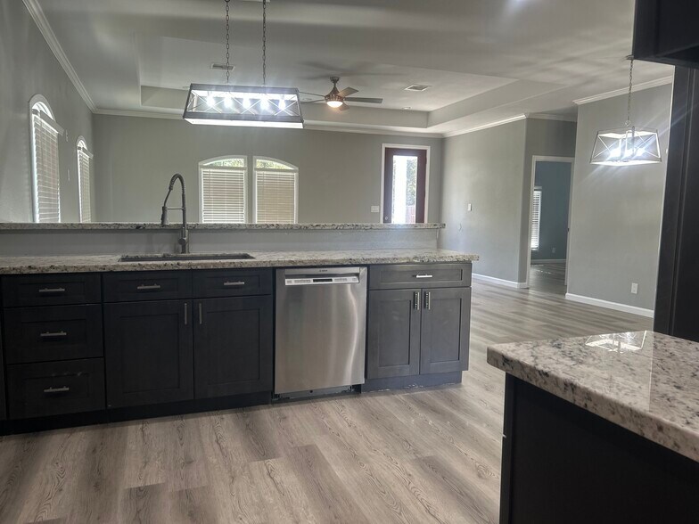 Building Photo - 6599 Johnson Ln