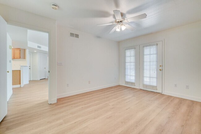 Building Photo - 4555 E Sahara Ave