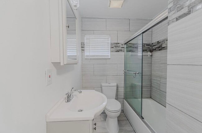 Building Photo - 112 W 34th St