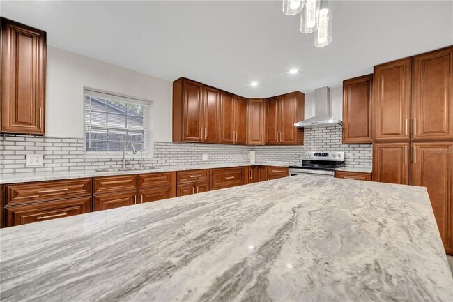 Building Photo - 1395 Meadowbrook St
