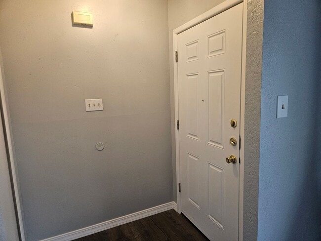 Building Photo - 2/2 Duplex in Leon Valley
