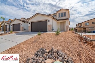 Building Photo - Beautiful Townhome in Hurricane Heights!