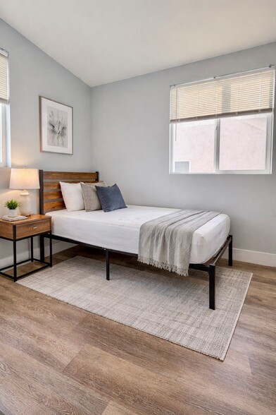 Building Photo - 608 E 29th St