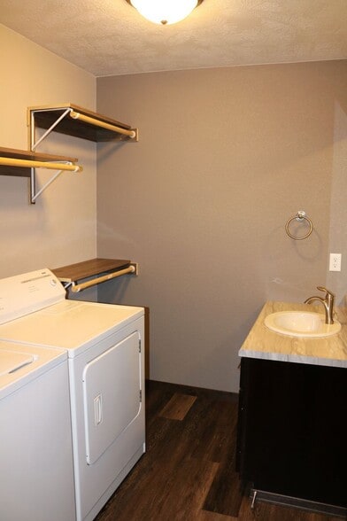 Building Photo - 3518 S Outfield Cir