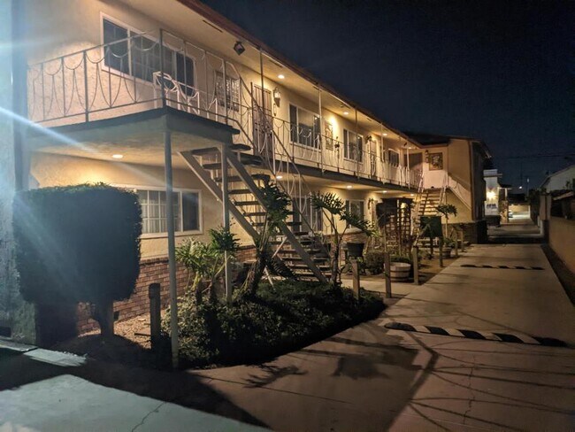 Building Photo - 2.0 bedroom in Bell California 90201