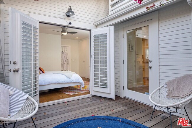 Building Photo - 1605 Cabrillo Ave