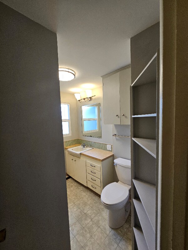 Building Photo - 517 NE 8th St